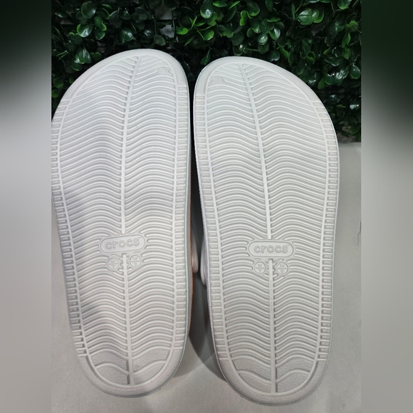 CROCS Colorful Mickey Mouse Clogs Size WOMENS 9 MENS 7 NEW WITH TAGS - Picture 4 of 6